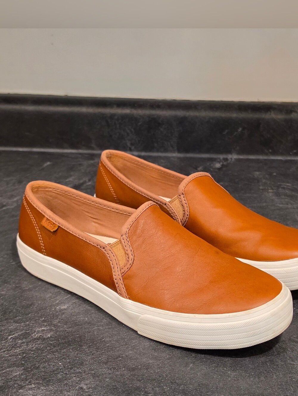 Keds Womens Size 8.5 Slip-On Loafers in Tan Brown with White Sole